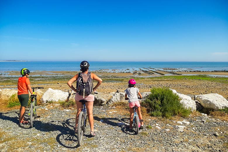 Cycling on the low-lying shore of Île de Ré